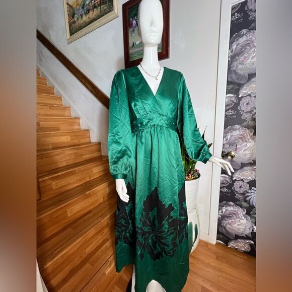 Anthropologie  Nikasha Embroidered Satin Dress/ size M - Picture 6 of 10